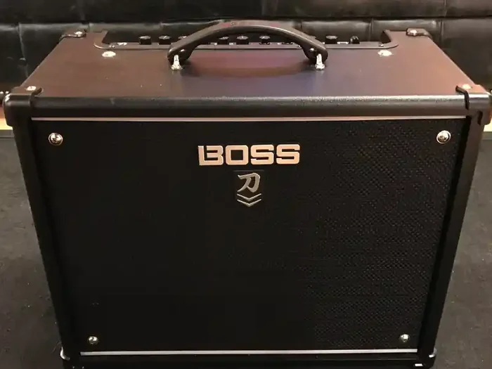 Autentico Boss Katana 50 MK2
