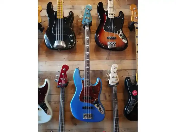 Solo Oggi Fender 69 Jazz Bass Relic RW Lake Placid Blue